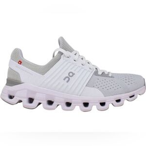 COPY - On Running Cloudswift Glacier/white Sz. 5 women